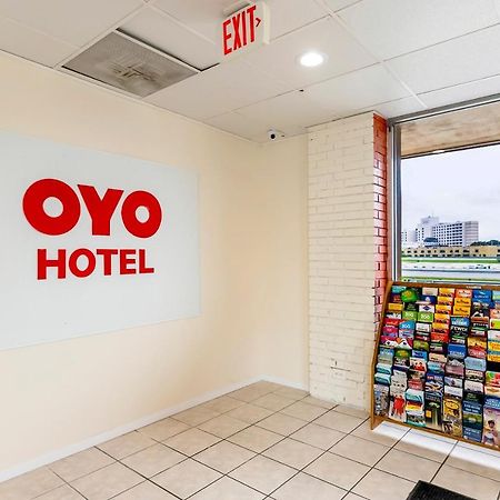 Oyo Hotel San Antonio Lackland Afb Seaworld Hwy 90 W ภายนอก รูปภาพ