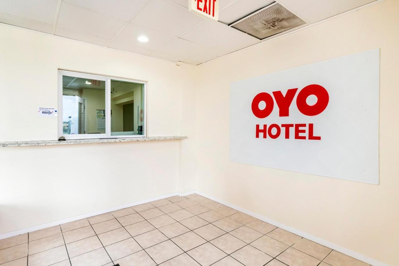 Oyo Hotel San Antonio Lackland Afb Seaworld Hwy 90 W ภายนอก รูปภาพ