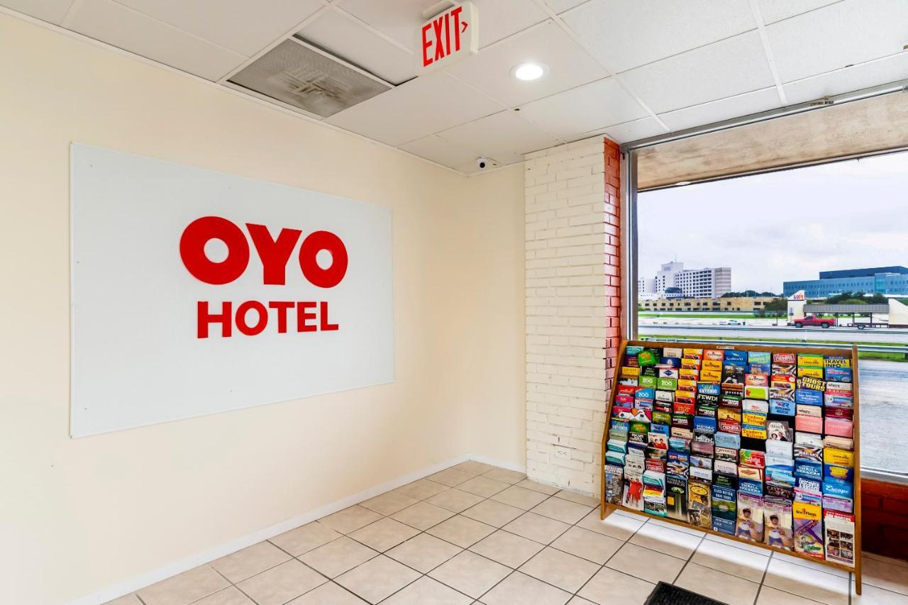 Oyo Hotel San Antonio Lackland Afb Seaworld Hwy 90 W ภายนอก รูปภาพ