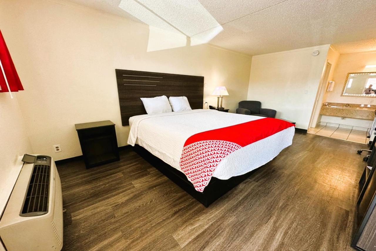 Oyo Hotel San Antonio Lackland Afb Seaworld Hwy 90 W ภายนอก รูปภาพ