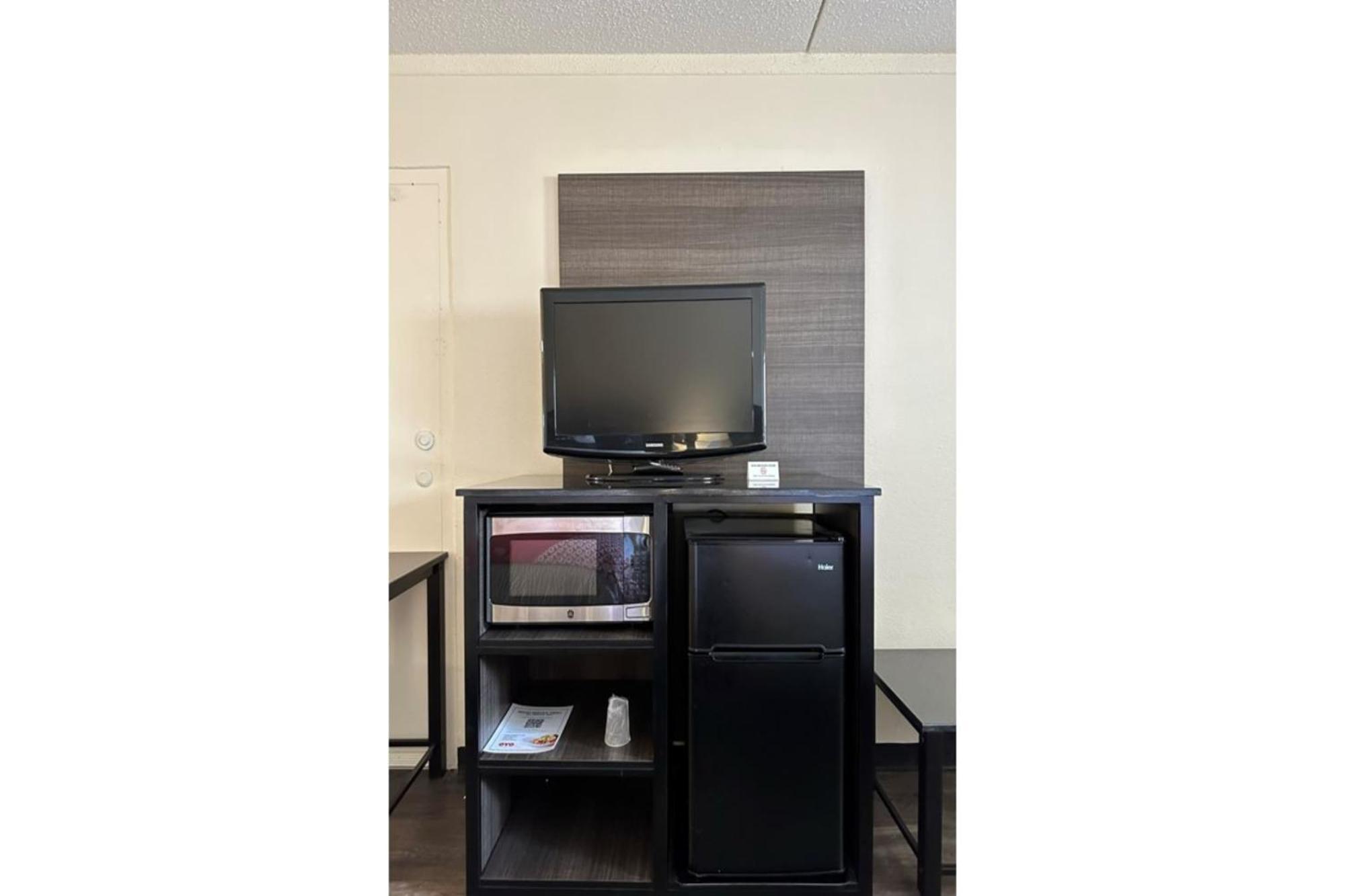 Oyo Hotel San Antonio Lackland Afb Seaworld Hwy 90 W ภายนอก รูปภาพ