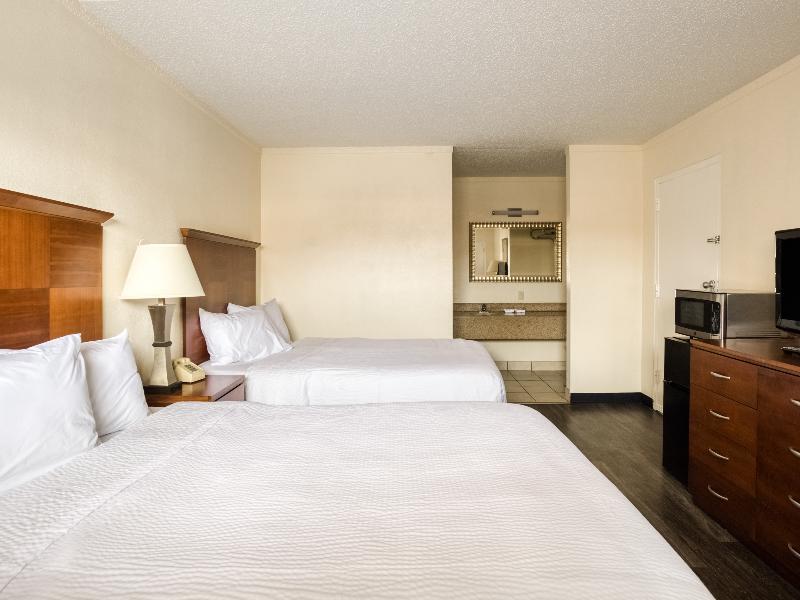 Oyo Hotel San Antonio Lackland Afb Seaworld Hwy 90 W ภายนอก รูปภาพ